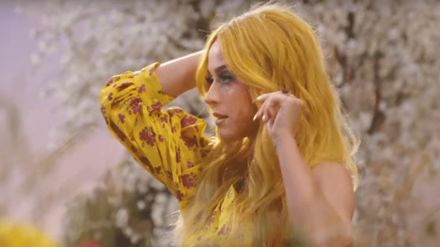 Katy Perry em clipe de "Feels" - Reprodução