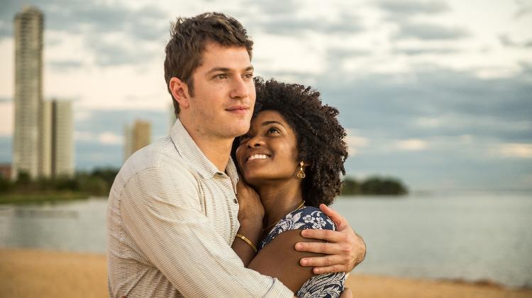 Erika Januza e Caio Paduan em cena que irá ao ar neste sábado em "O Outro Lado do Paraíso" - Raquel Cunha / TV Globo - Raquel Cunha / TV Globo