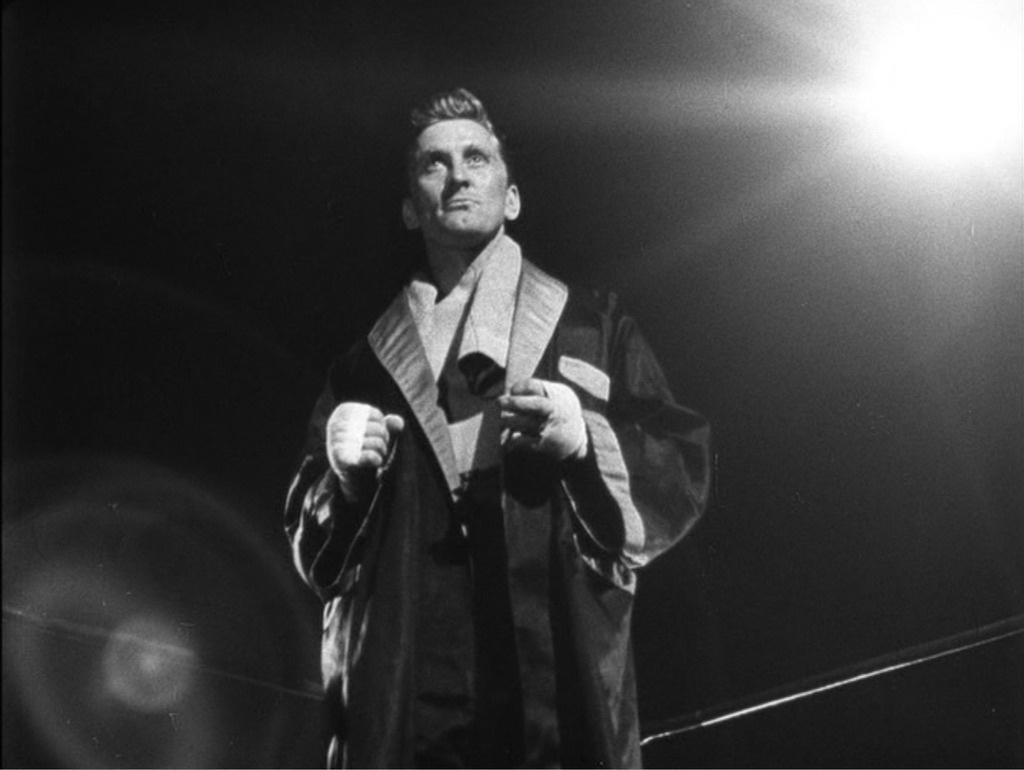 Kirk Douglas em cena no filme "O Invencível" (1949) - Divulgação