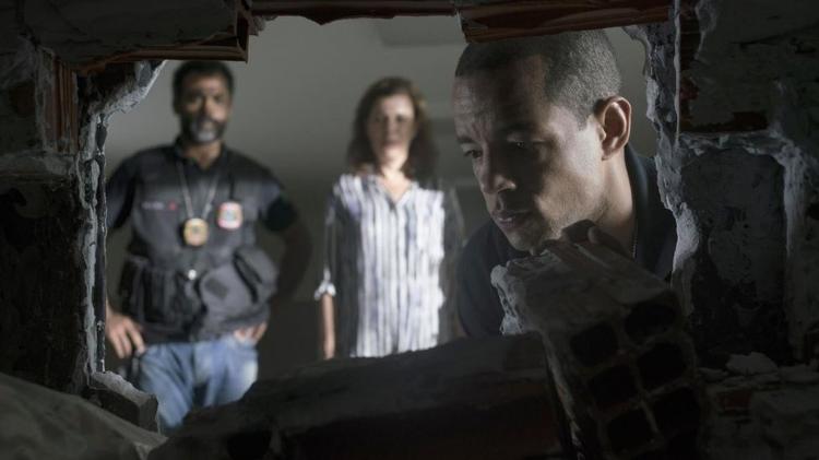 Policiais em cena de "O Mecanismo" - KARIMA SHEHATA / NETFLIX – DIVULGAÇÃO - KARIMA SHEHATA / NETFLIX – DIVULGAÇÃO