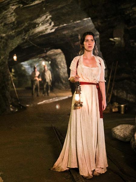 Nathalia Dill em cena de “Orgulho e Paixão” como Elisabeta. Até aqui, uma novela muito bem aceita pelo público e crítica - Globo/ Joao Miguel Junior - Globo/ Joao Miguel Junior