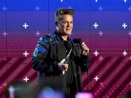 Alejandro Sanz leva prêmio no Grammy Latino, em Las Vegas - Gustavo Caballero/Getty Images for LARAS