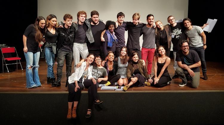 O elenco de "Viva a Diferença" se reencontra no teatro - Reprodução/Facebook - Reprodução/Facebook