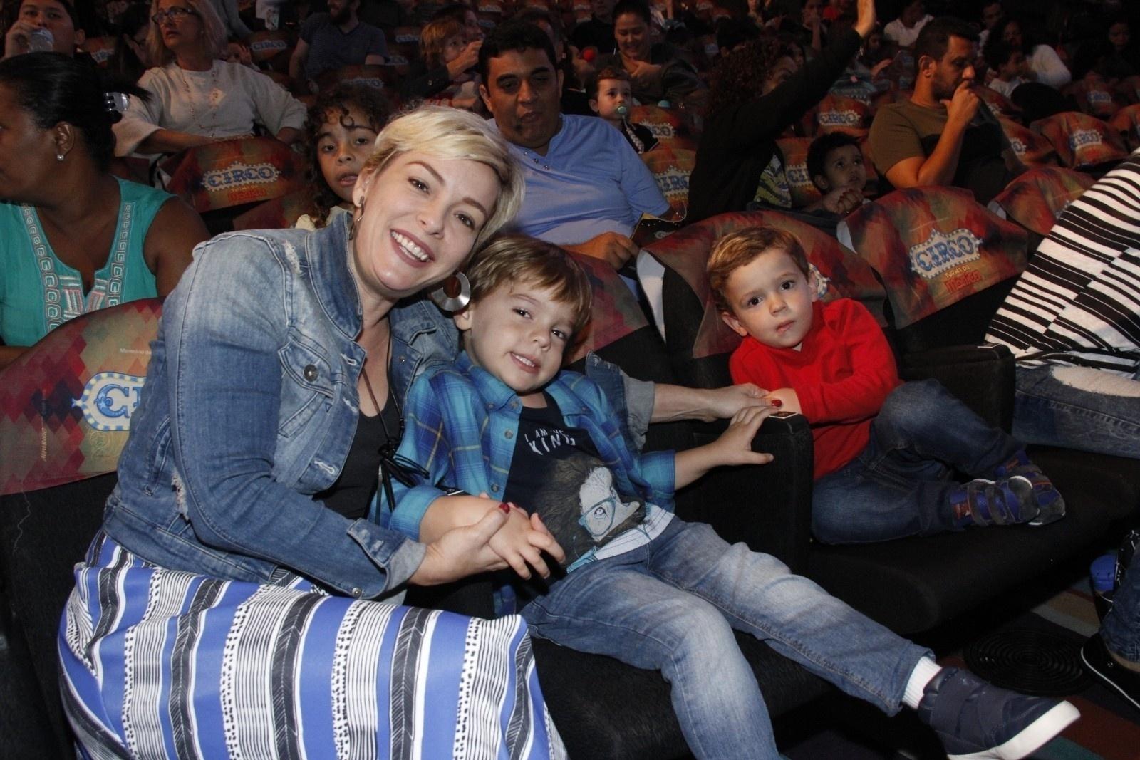 Regiane Alves e o filho João no Circo da Mônica, no Oi Casagrande, no Rio - Marcos Ferreira/CS Eventos RT Fotografia