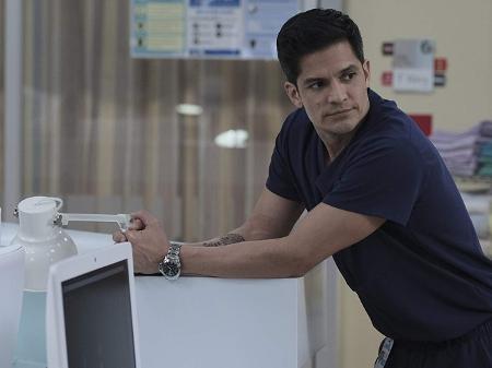 O ator Nicholas Gonzalez é o dr. Melendez de "The Good Doctor" - Divulgação