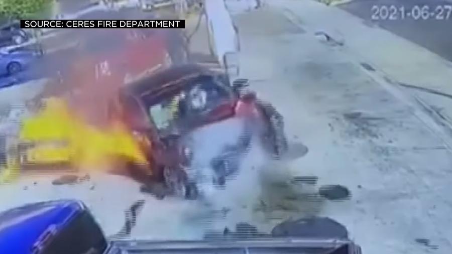 Mulher bate Nissan Maxima em bomba de combustível - Divulgação