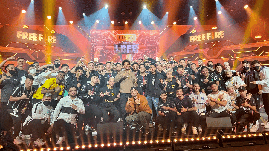 Free Fire Esports BR #LBFF - Agora temos os 12 times que vão lutar pelo  título da #FFCS! Quem será capaz de conquistar o Continental? 28 de  Novembro a partir das 14h.