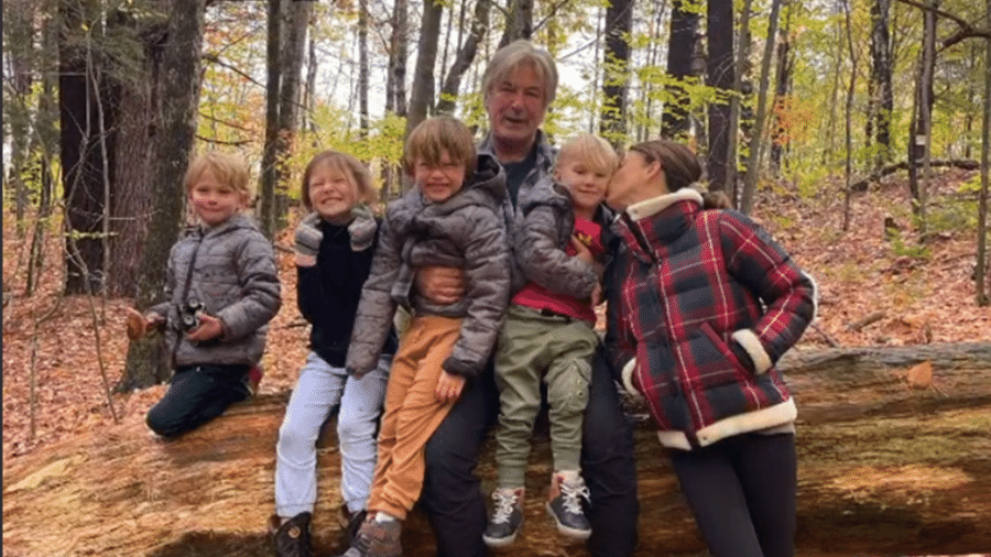 Alec Baldwin passa tempo com a família: "Gratidão por tudo" - Reprodução/Instagram
