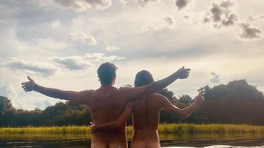 José Loreto e Jesuíta Barbosa posam nus no Pantanal - Reprodução/Instagram