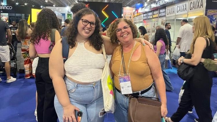 Filha e mãe, Lia e Andréa Castanho frequentam a Bienal do Livro no Rio há anos