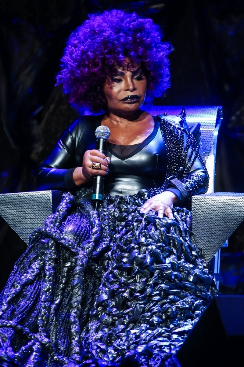 4.out.2014 - A cantora Elza Soares no show de abertura da turnê de seu disco de inéditas, "A Mulher do Fim do Mundo" - Manuela Scarpa/Photo Rio News