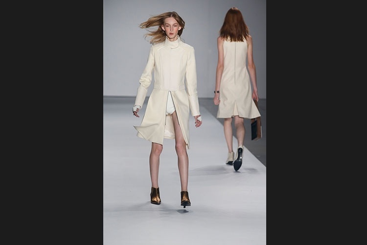 Modelo escorregando - Alexandre Schneider/UOL