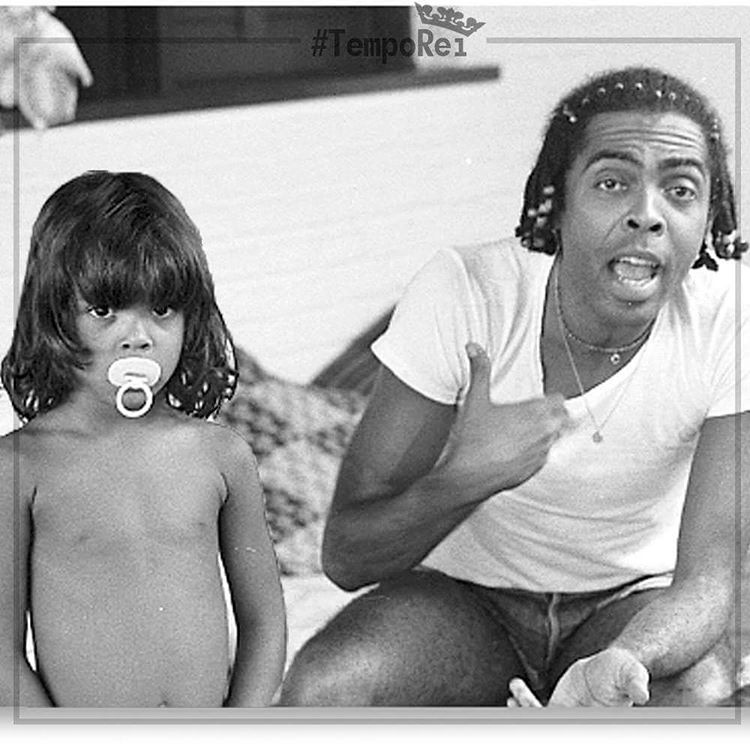 26.jan.2016 - Gilberto Gil publicou uma foto de Preta Gil criança, usando chupeta, em seu perfil no Instagram. "Que amor!", respondeu a cantora na rede social do pai. Ela compartilhou a imagem em seu perfil, foi elogiada e até comparada a um menino. "Lembra muito seu filho", comentou uma seguidora - Reprodução/Instagram/gilbertogil