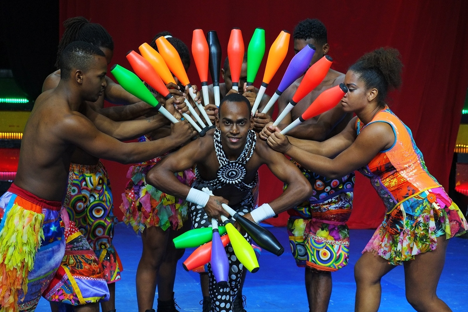 Companhia circense do AfroReggae, Afro Circo apresenta espetáculo "Gênesis, o Mix da Criação" no Rio - Guga Melgar