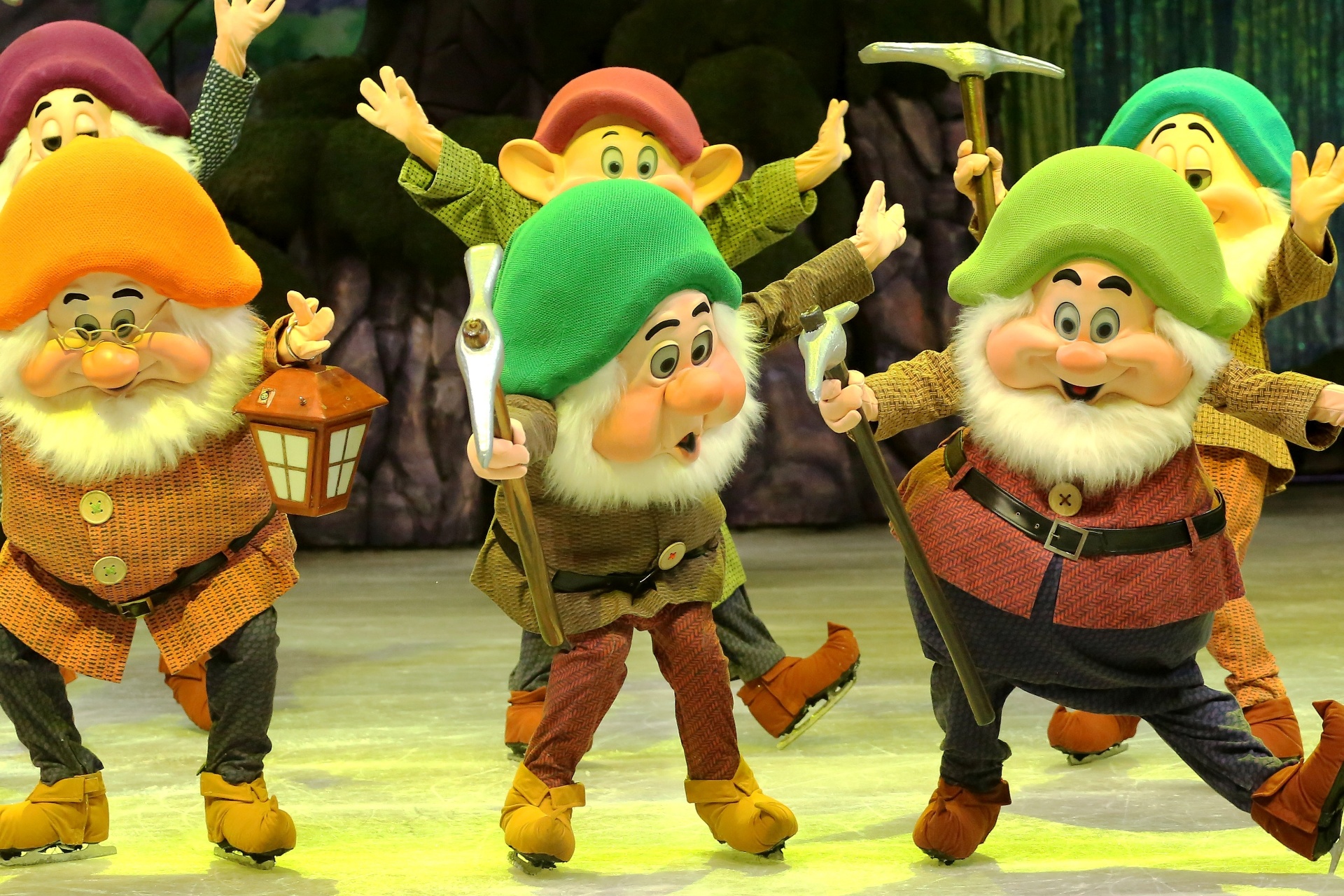 29.abr.2016 - Personagens do musical "Disney on Ice" que está de volta a São Paulo - Flávio Florido/UOL