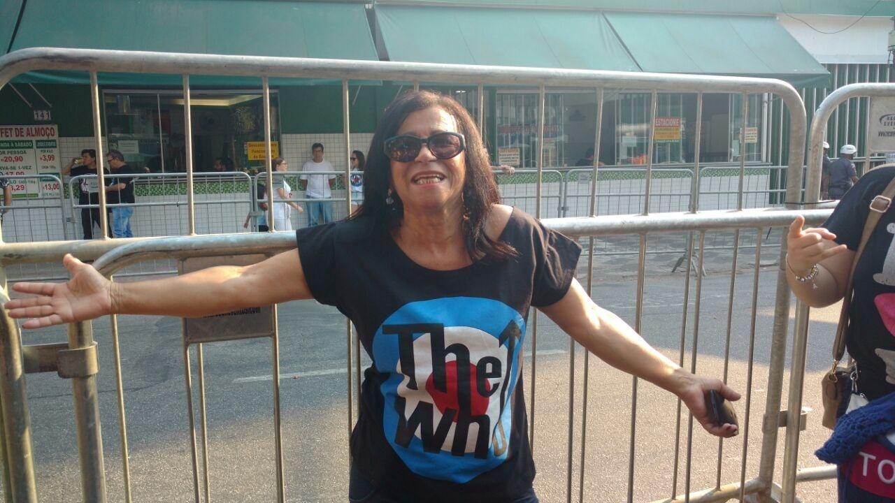 Eunice dos Santos (59 anos), a mais animada da fila para ver The Who no festival São Paulo Trip - Renata Nogueira/UOL