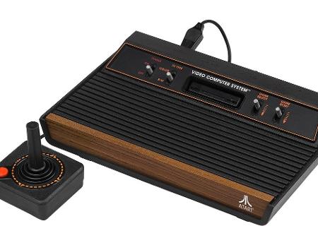 O belo Atari 2600, lançado nos Estados Unidos em 1977, um dos videogames mais queridos por colecionadores - Reprodução
