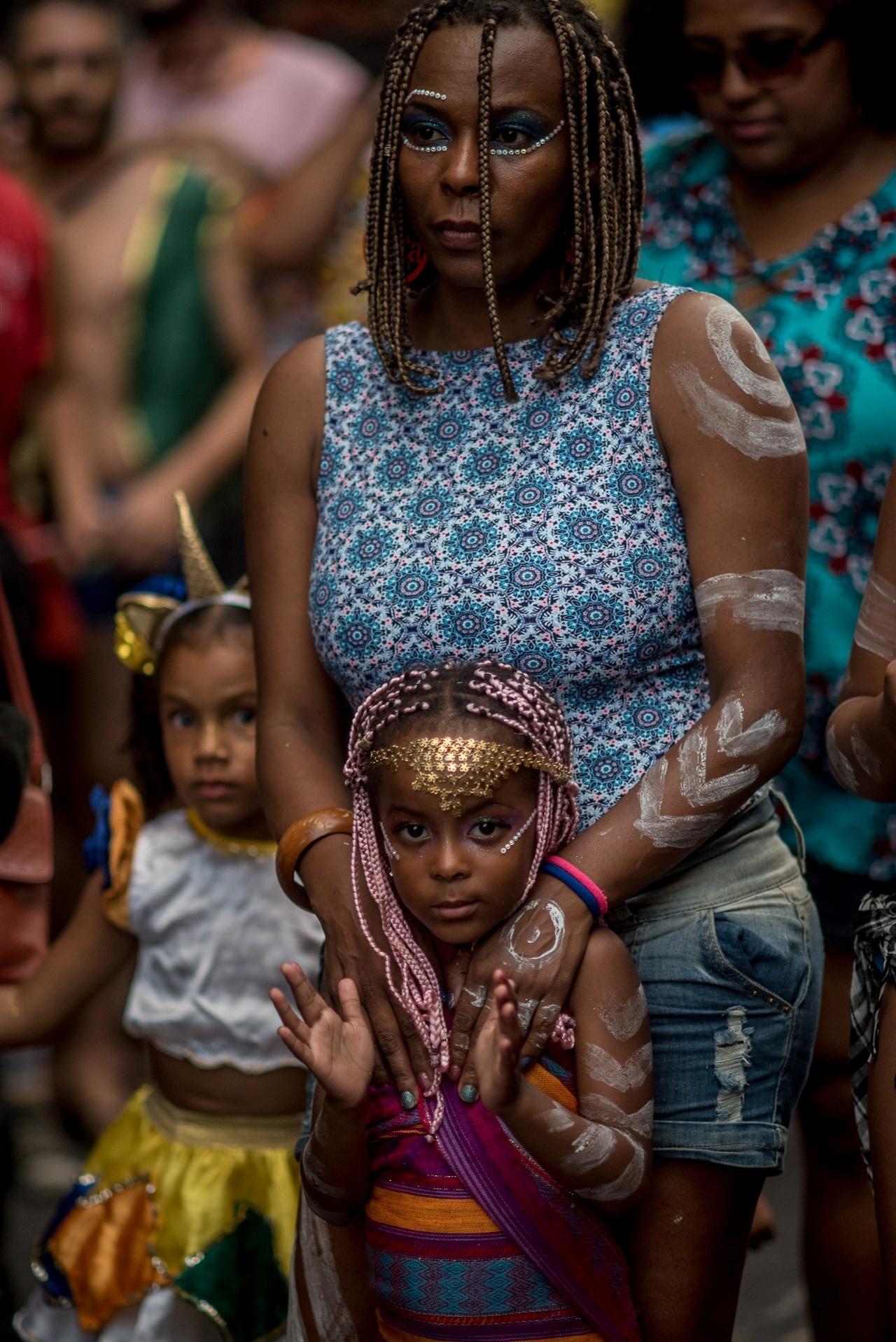 Garotinha caprichou nos adereços para curtir o bloco em BH - Nereu Jr/UOL