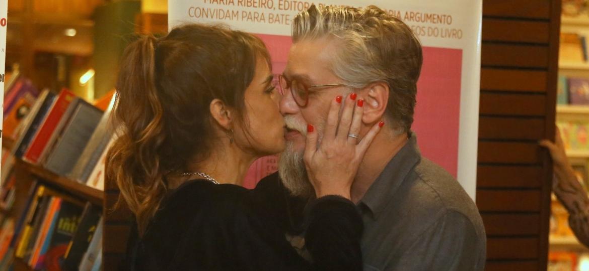 Fábio Assunção e Maria Ribeiro se beijam pela primeira vez - Imagem/AgNews