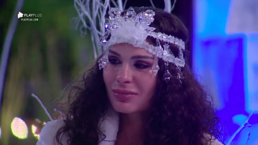 Fernanda Lacerda chora durante festa gelo em "A Fazenda 10" - Reprodução/PlayPlus