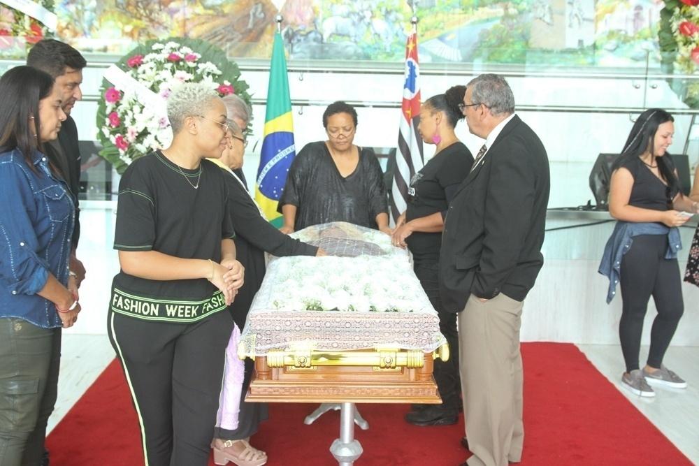 Familiares e amigos se despedem de Deise na Assembleia Legislativa de São Paulo - Amauri Nehn/Brazil News