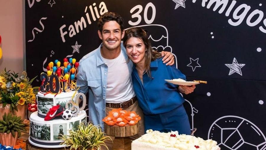 Alexandre Pato curte festa de aniversário surpresa com a mulher, Rebeca Abravanel - Reprodução/Instagram