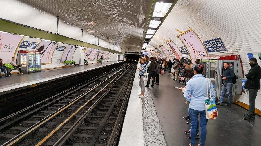A mulher desceu na estação Villeneuve-Saint-George e os passageiros do carro também foram convidados a descer - Rosivan Morais/Futura Press/Folha