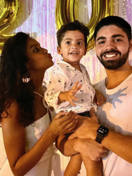 Aline Dias com o filho e o marido - Reprodução/Instagram