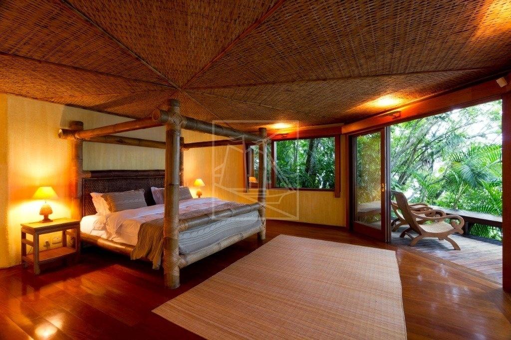 A casa possui cinco suítes - Reprodução