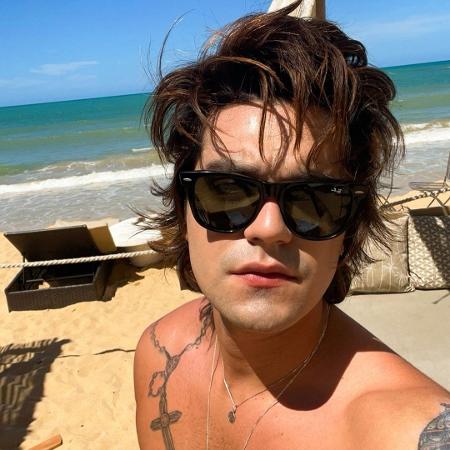 Luan Santana posa sem camisa em praia na Bahia - Reprodução/Instagram