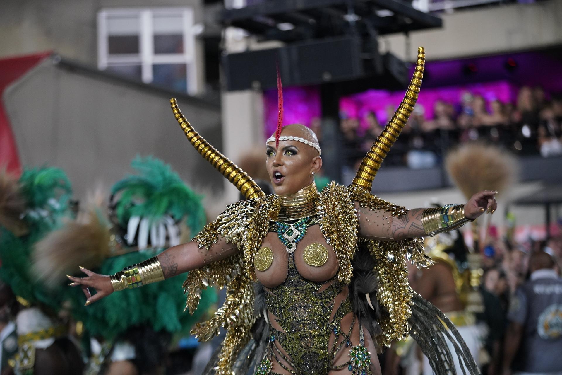 23.abr.2022 - Mocidade Independente de Padre Miguel desfila na segunda noite de carnaval na Sapucaí - Ricardo Borges/UOL