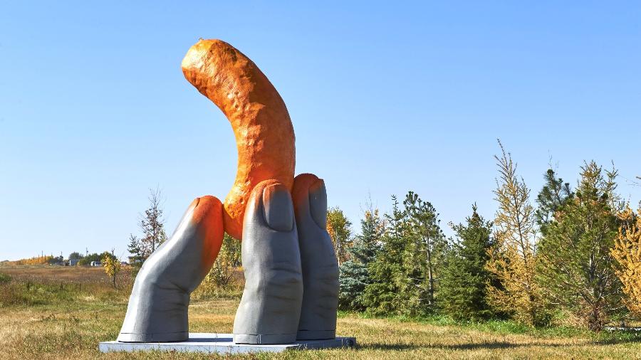 Estátua de Cheetos no Canadá - Divulgação