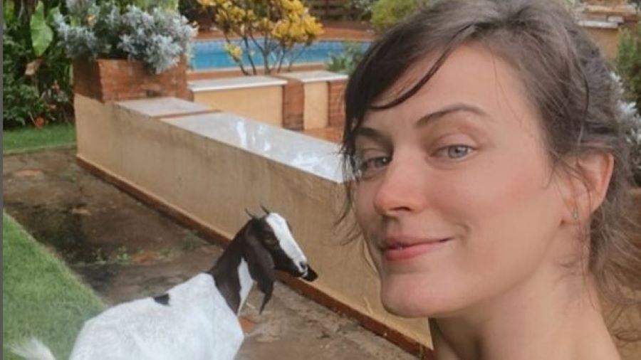 Bianca Bin e sua cabra, Lula - Reprodução/Instagram