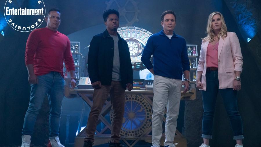 Steve Cardenas, Walter Emanuel Jones, David Yost e Catherine Sutherland em Power Rangers: Once & Always - Hasbro/EOne