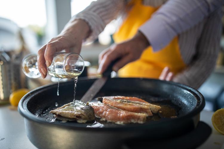 Para cozinhar com vinhos espumantes, equilíbrio dita a medida - Getty Images - Getty Images