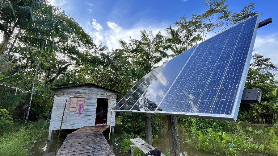 Painéis solares foram implementados na Ilha das Cinzas em programa que discute o uso social da energia elétrica - Divulgação