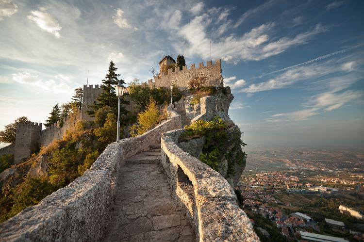 Torre de Guaita (ou Rocca), a principal fortaleza de San Marino teria sido erguida no século 11