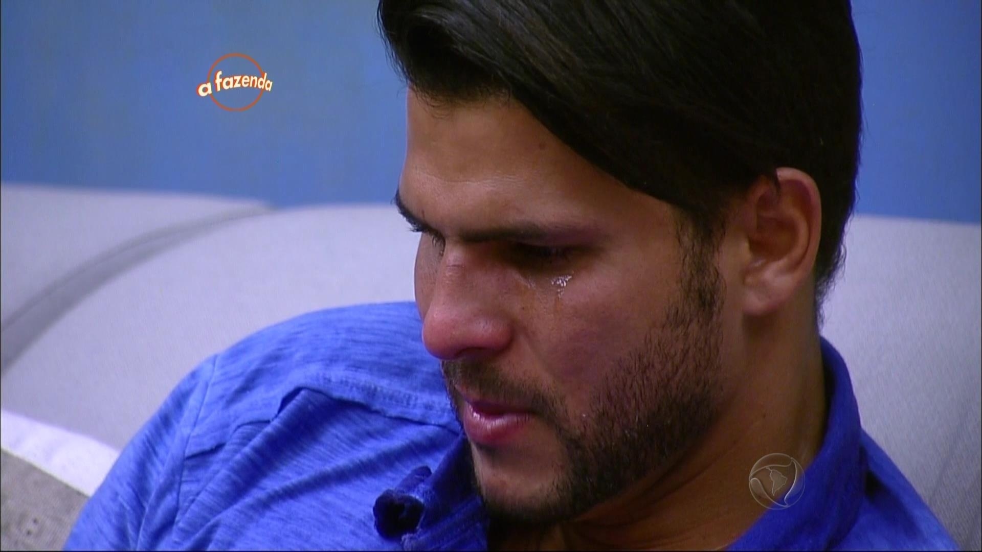 16.out.2015 - Marcelo Bimbi chorou muito após a saída de Veridiana Freitas - Reprodução/Record