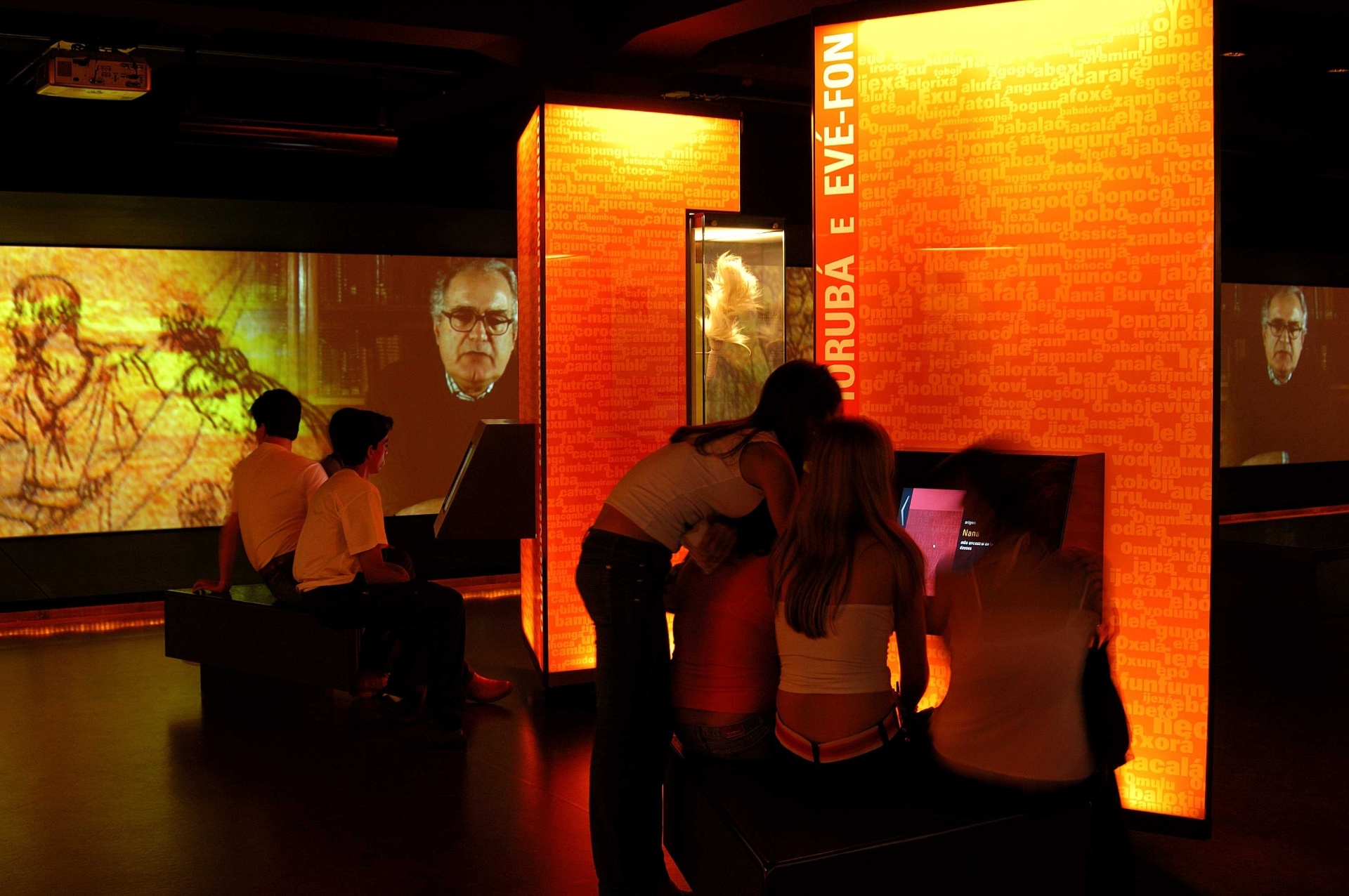 Sala Palavras Cruzadas, localizada no segundo andar do Museu da Língua Portuguesa - Divulgação