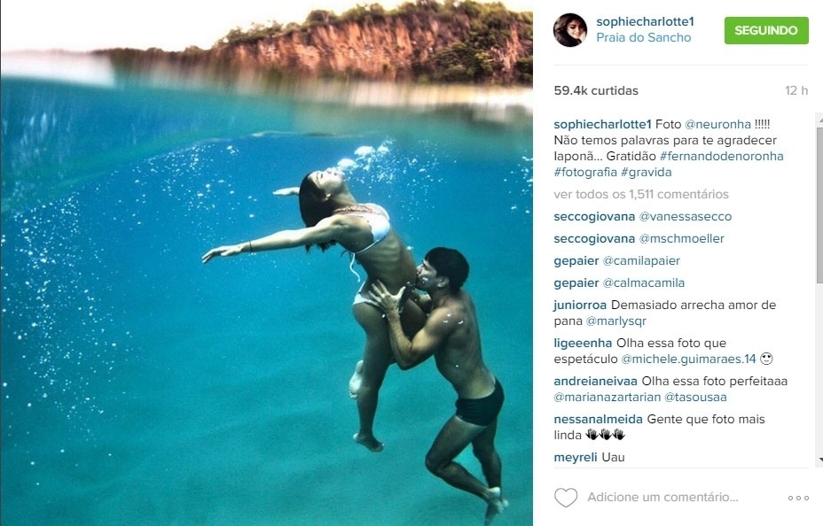1.fev.2016 - Grávida de oito meses, Sophie Charlotte ganha beijo na barriga de Daniel de Oliveira debaixo do mar na Praia do Sancho, em Fernando de Noronha. A atriz está grávida de um menino. A foto teve mais de 50 mil curtidas no Instagram e recebeu centenas de elogios, entre eles: "Que foto maravilhosa" e "que espetáculo" - Reprodução/Instagram/sophiecharlotte1