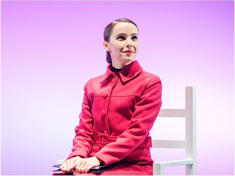 Débora Falabella em "Mantenha Fora do Alcance do Bebê" - Divulgação