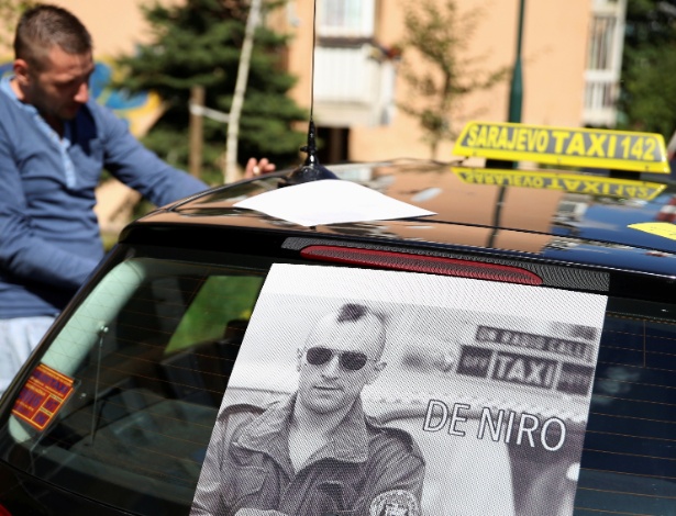 12.ago.2016 - Táxis de Saravejo ganham pôsteres com fotos de Robert De Niro no filme "Taxi Driver", de 1976. O ator de 74 anos vai abrir o festival de cinema da cidade - Dado Ruvic/Reuters