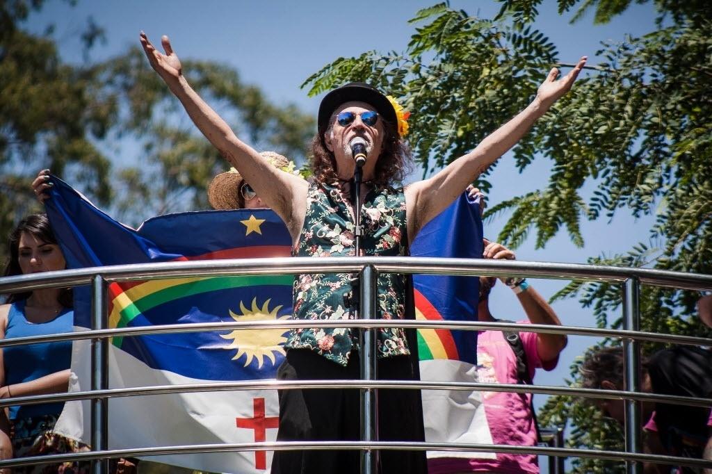 O cantor Alceu Valença comanda trio no bloco Bicho Maluco Beleza, no Ibirapuera - Luiz Cláudio Barbosa/Código19/Estadão Conteúdo