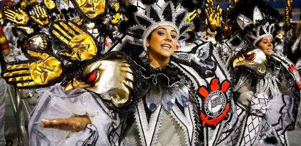 24.fev.2017 - Gaviões da Fiel apresenta o enredo "Com as mãos e a garra do povo sonhador, surge o contraste de uma nova metrópole - Sampa, lugar de sonhos, oportunidades e esperança" - Alexandre Schneider/UOL - Alexandre Schneider/UOL