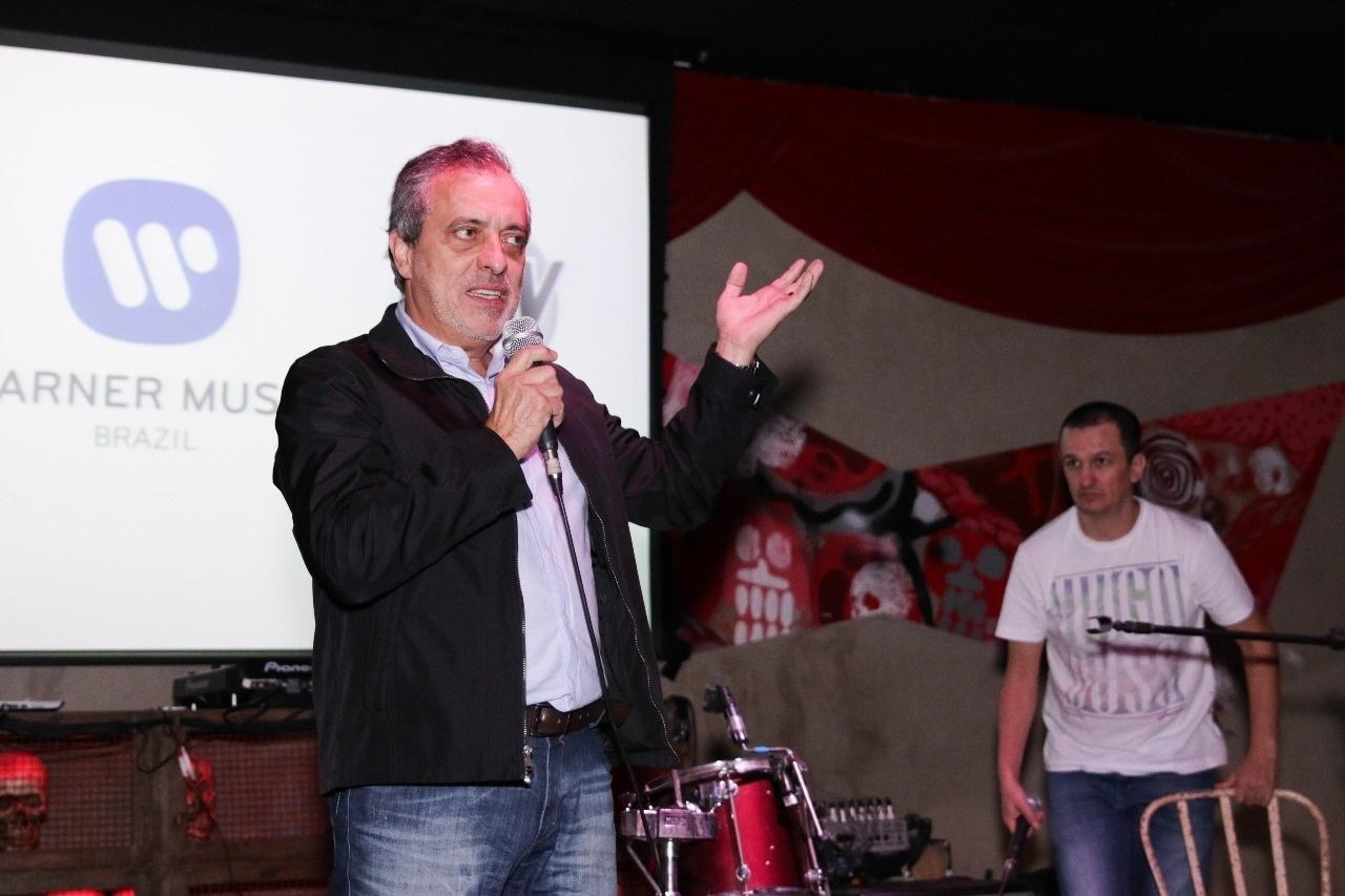 Sergio Affonso, presidente da Warner Music, dá boas vindas aos funkeiros da RW - Divulgação