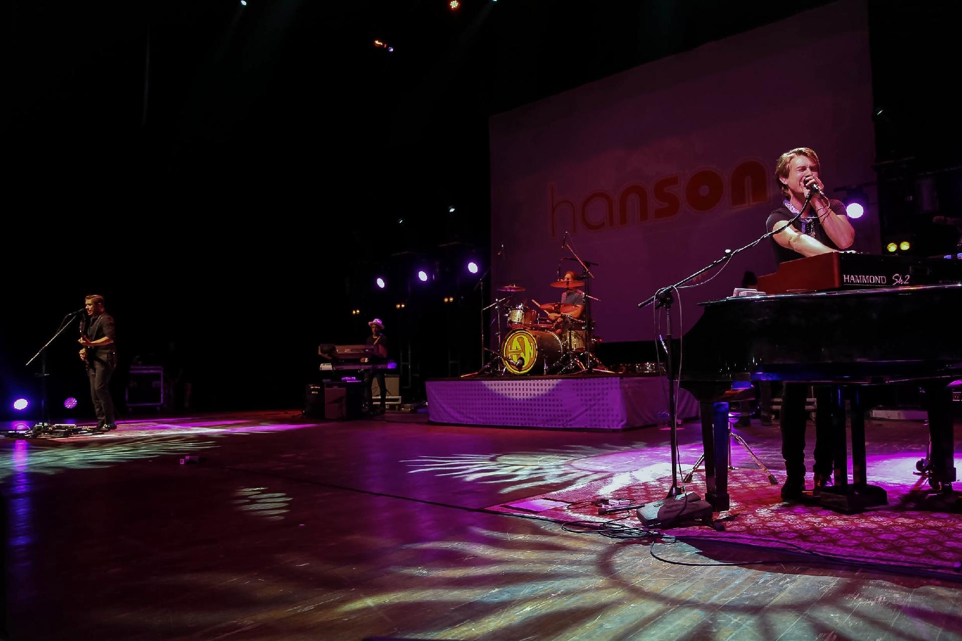 Hanson comemora 25 anos de estrada durante passagem pelo Brasil - Raphael Castello/AgNews