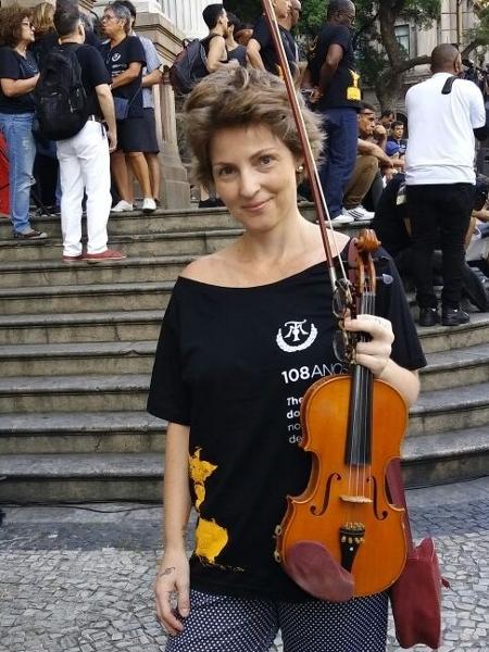 Antonella Pareschi já até vendeu quentinhas para pagar contas atrasadas - Ana Cora Lima/ UOL - Ana Cora Lima/ UOL