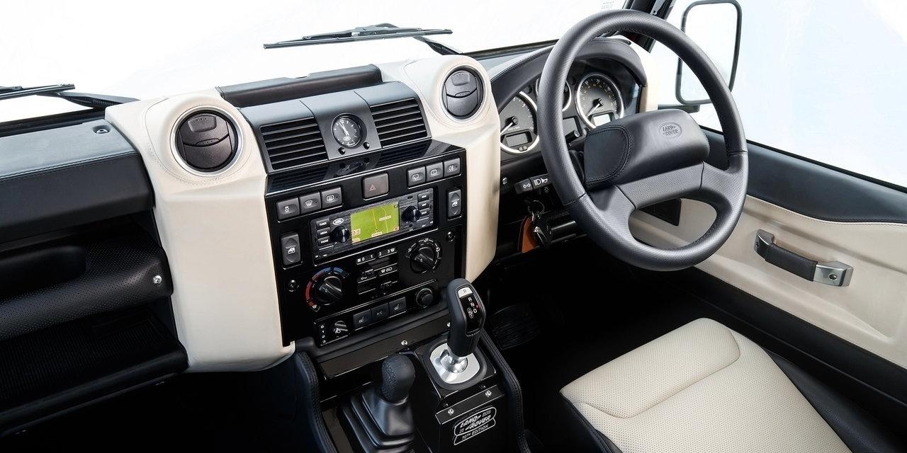 Land Rover Defender Works V8 - Divulgação