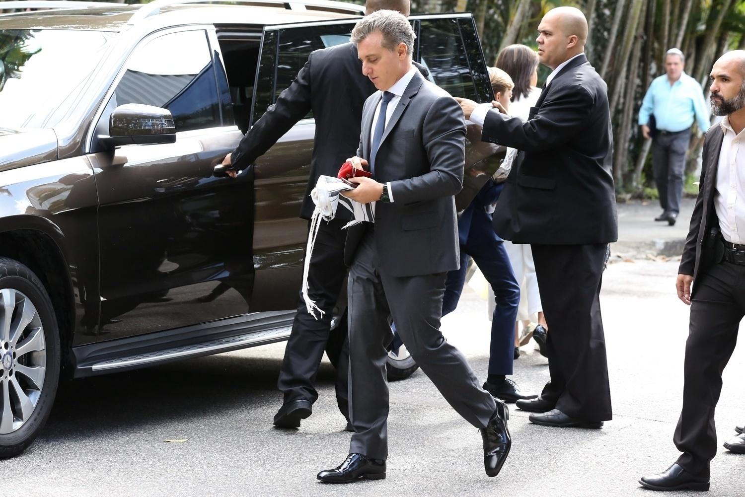 Luciano Huck chega no Bar-mitzvá de seu filho, Joaquim - Roberto Filho/Brazil News