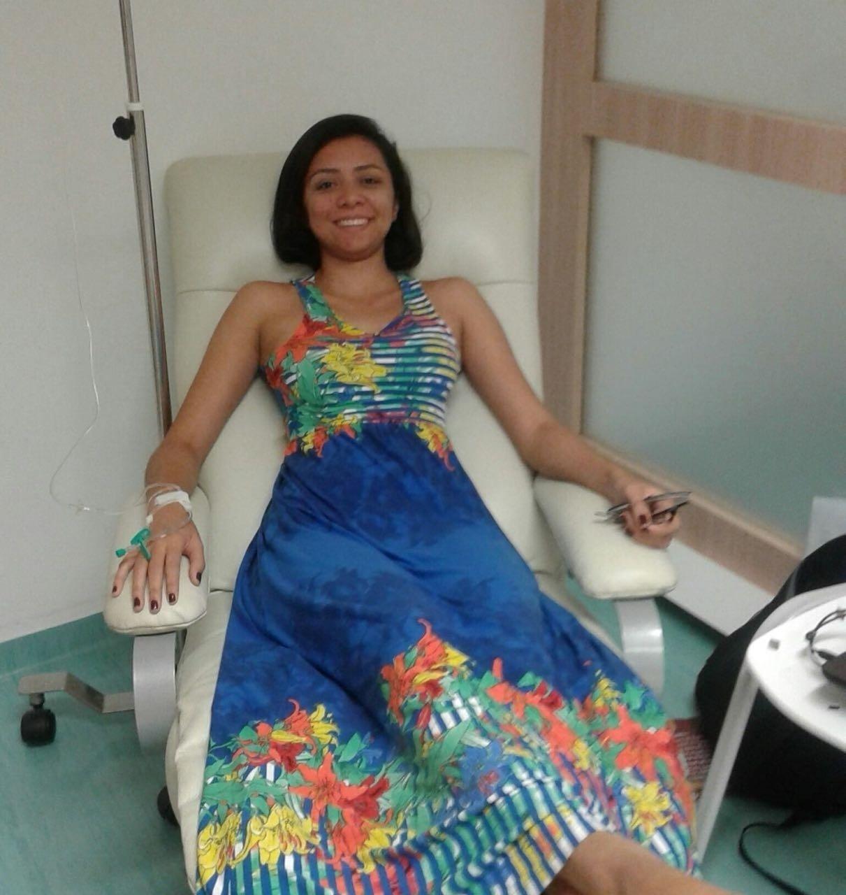 Antes de iniciar a quimioterapia, Cíntia cortou o cabelo curto para se acostumar com a perda dele - Arquivo Pessoal